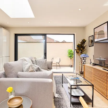 The Brixton Hill Place - Exquisite 2Bdr Flat With Terrace Apartment